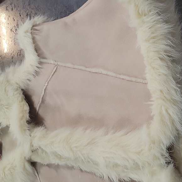 EUC - Carina Bone Suede Vest with Cream Fur Accents, Size L - Picture 12 of 13